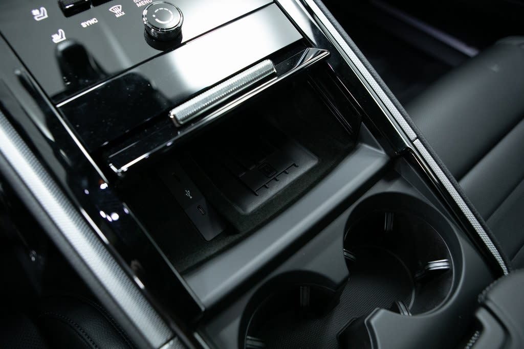 Thumbnail: 2025 Porsche Panamera - 28