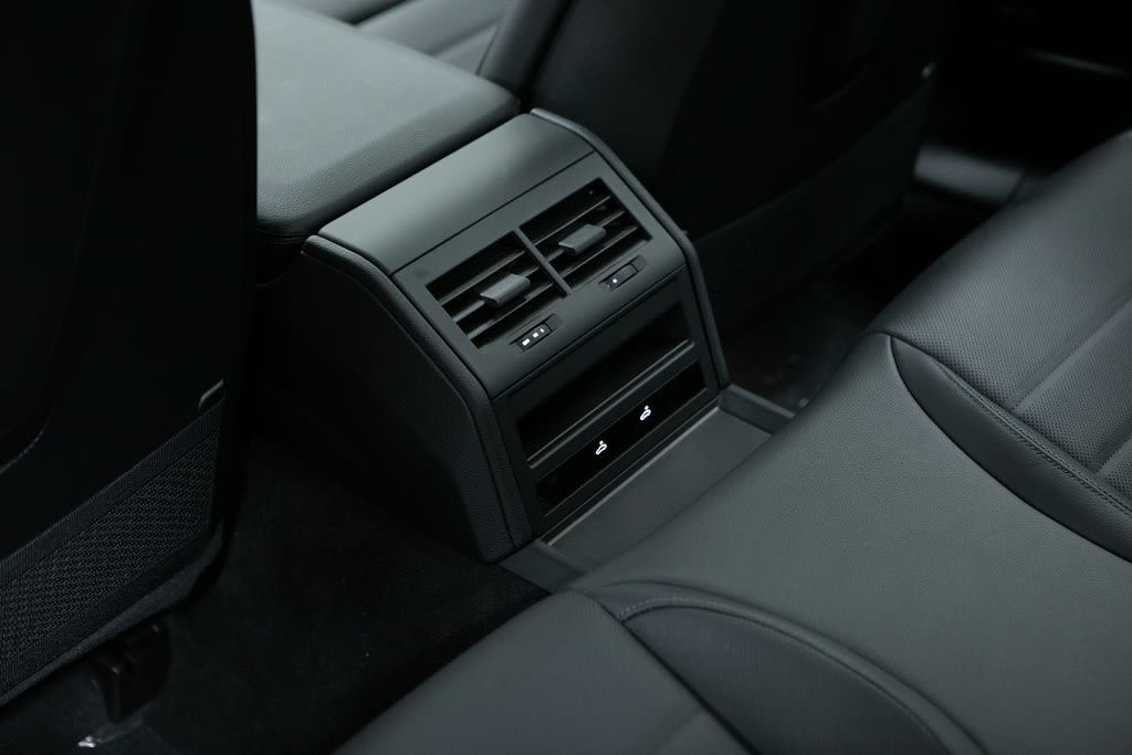 Thumbnail: 2025 Porsche Panamera - 31