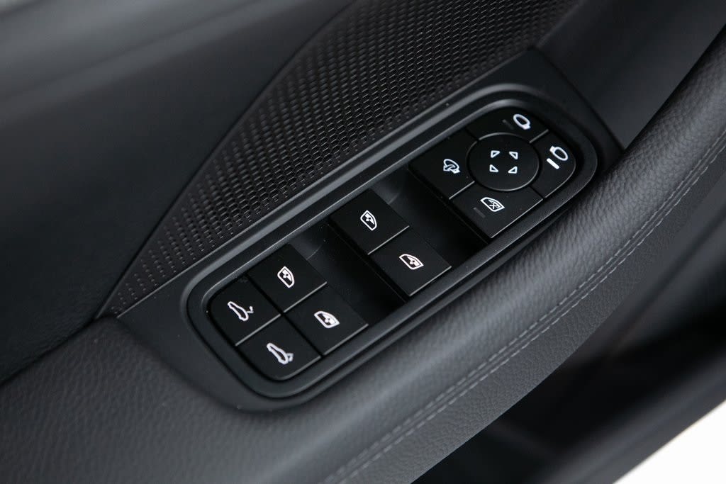 Thumbnail: 2025 Porsche Panamera - 25