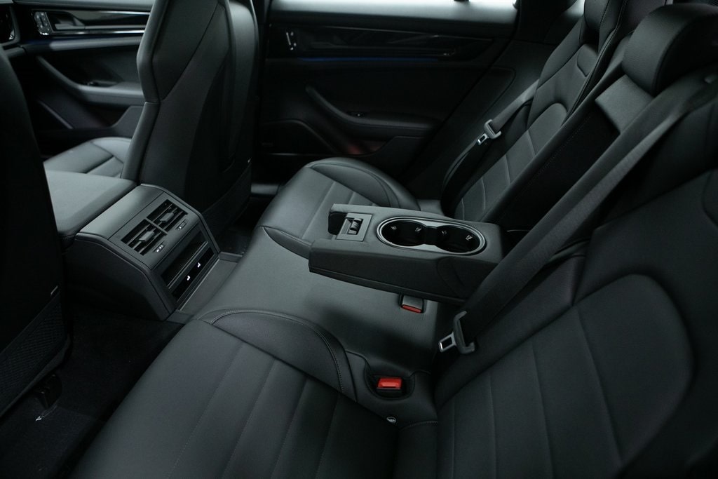 Thumbnail: 2025 Porsche Panamera - 32