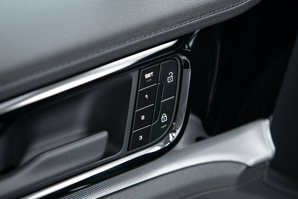 Thumbnail: 2025 Porsche Panamera - 26