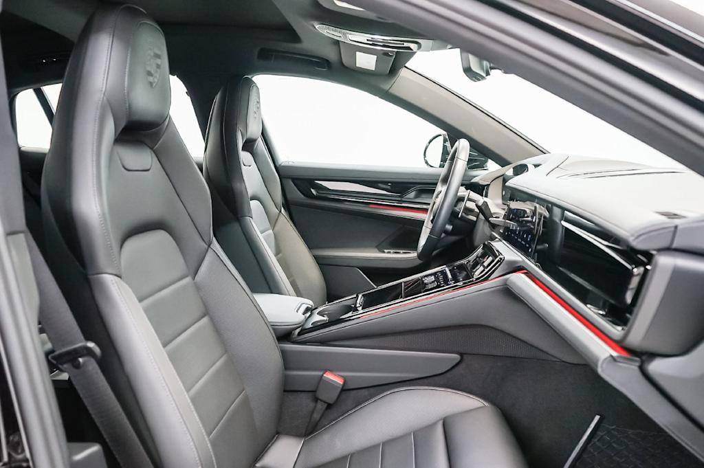 Thumbnail: 2025 Porsche Panamera - 10