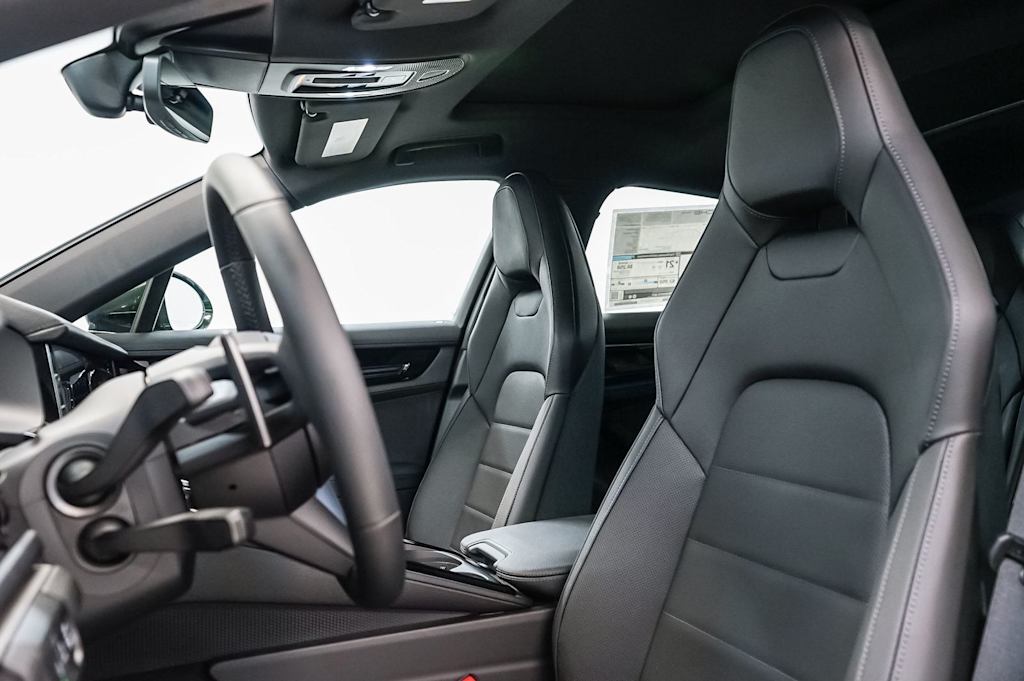 Thumbnail: 2026 Porsche Panamera - 10