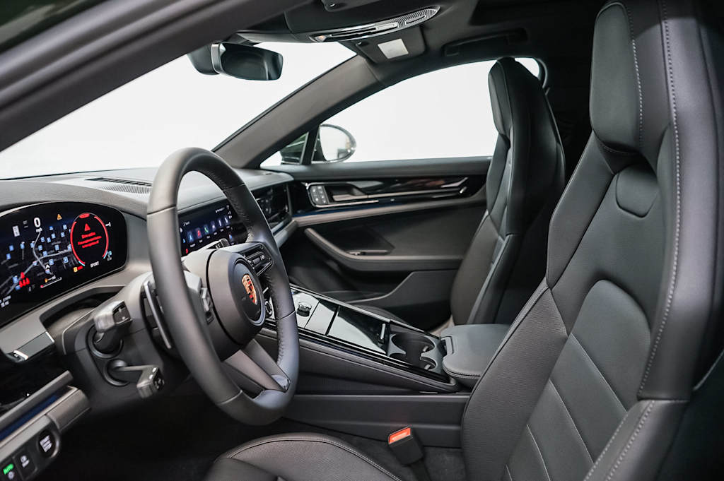 Thumbnail: 2026 Porsche Panamera - 28