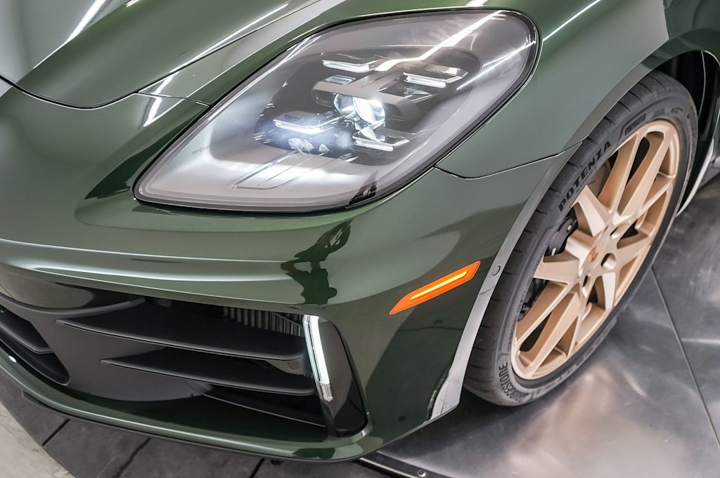 Thumbnail: 2026 Porsche Panamera - 27