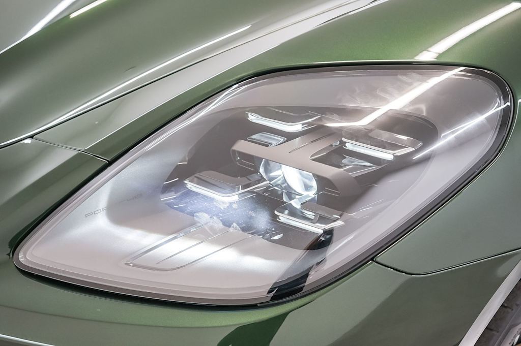 Thumbnail: 2026 Porsche Panamera - 26