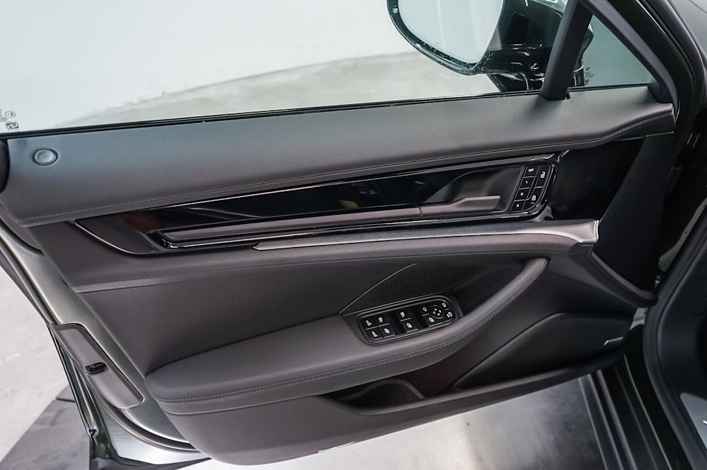 Thumbnail: 2026 Porsche Panamera - 30