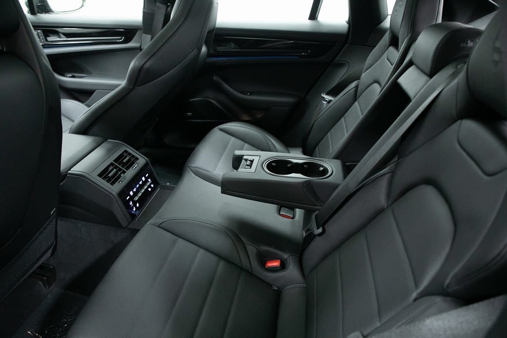 Thumbnail: 2025 Porsche Panamera - 31