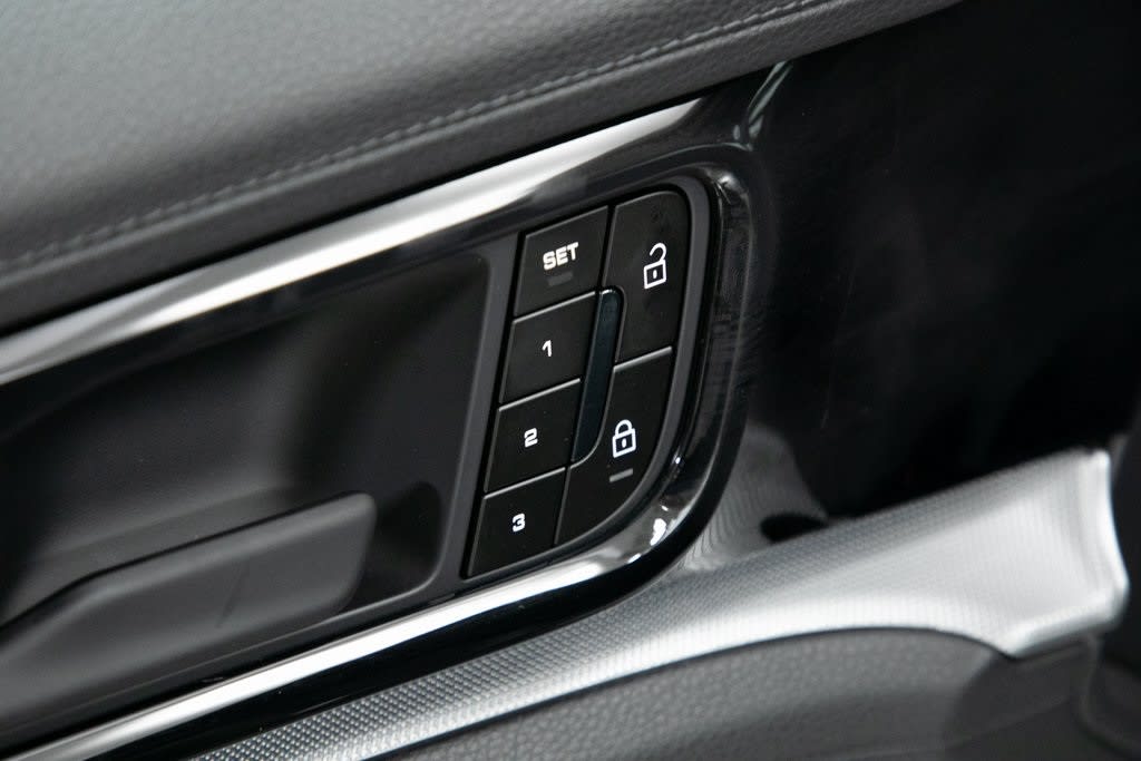 Thumbnail: 2025 Porsche Panamera - 24