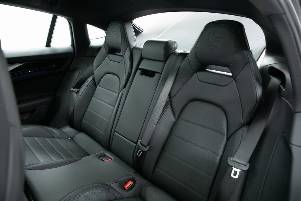 Thumbnail: 2025 Porsche Panamera - 32