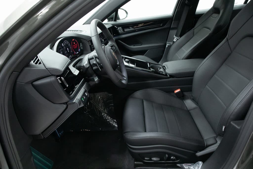 Thumbnail: 2025 Porsche Panamera - 10