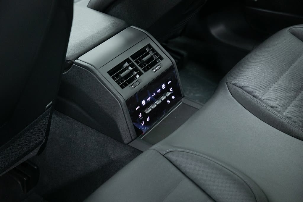 Thumbnail: 2025 Porsche Panamera - 30