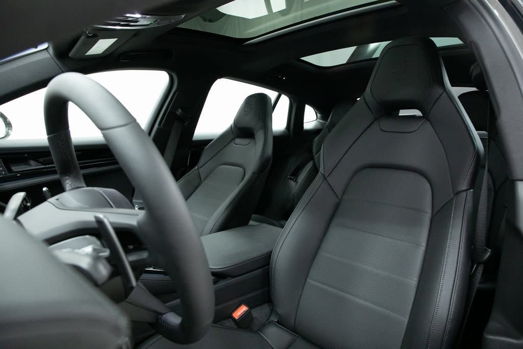 Thumbnail: 2025 Porsche Panamera - 9