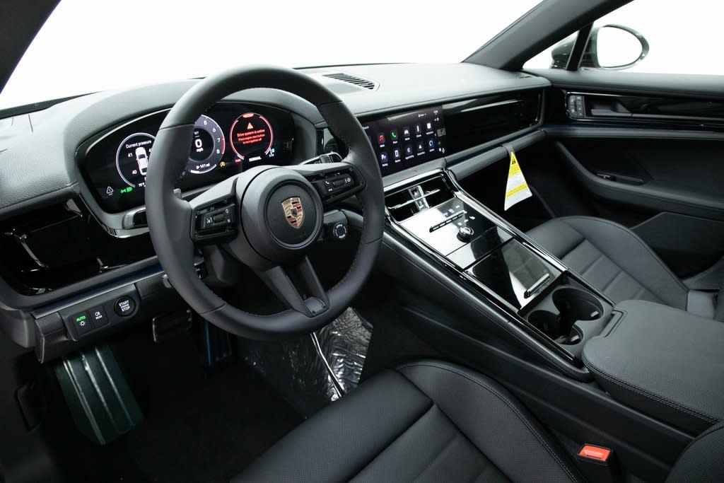 Thumbnail: 2025 Porsche Panamera - 2