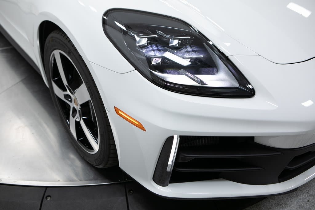 Thumbnail: 2025 Porsche Panamera - 21