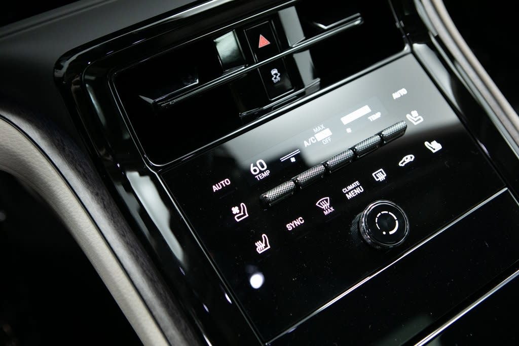 Thumbnail: 2025 Porsche Panamera - 27