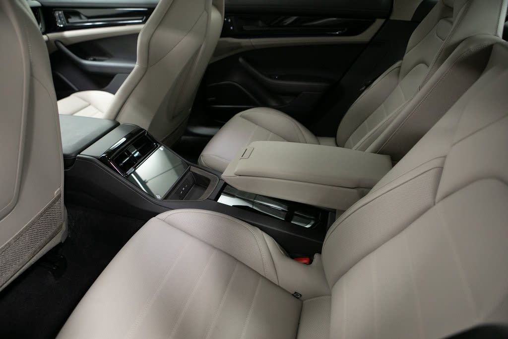 Thumbnail: 2025 Porsche Panamera - 32