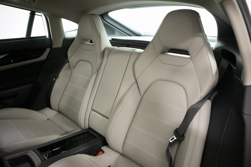 Thumbnail: 2025 Porsche Panamera - 33