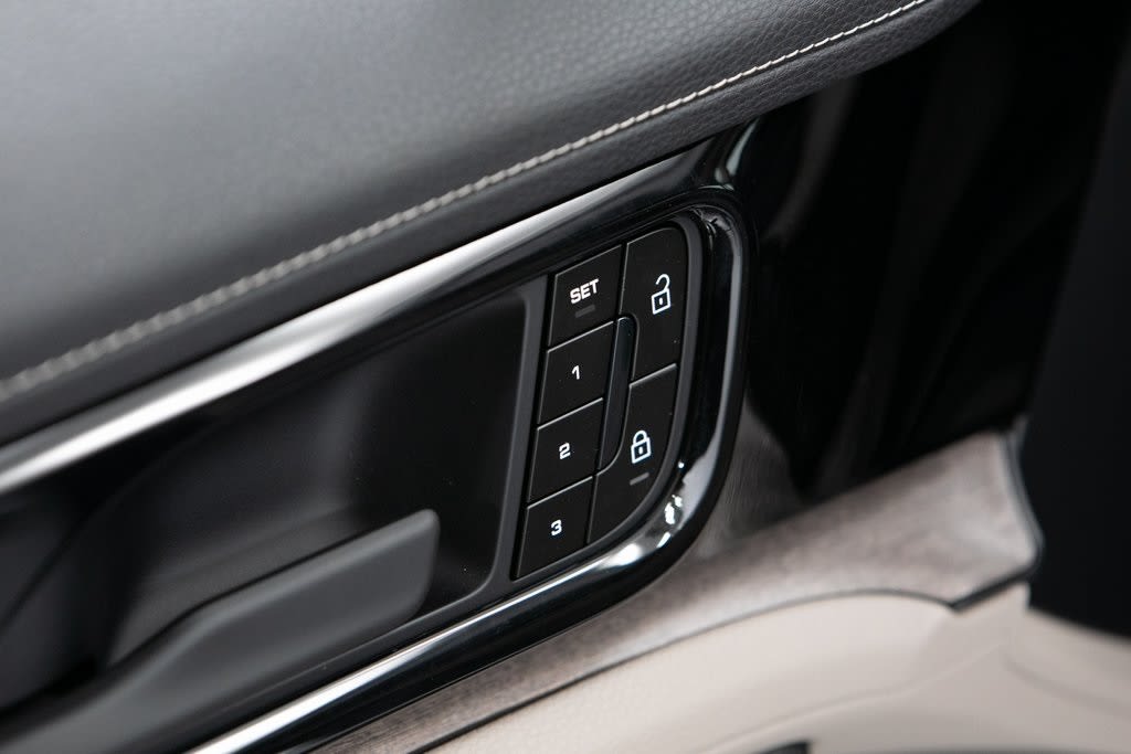 Thumbnail: 2025 Porsche Panamera - 25