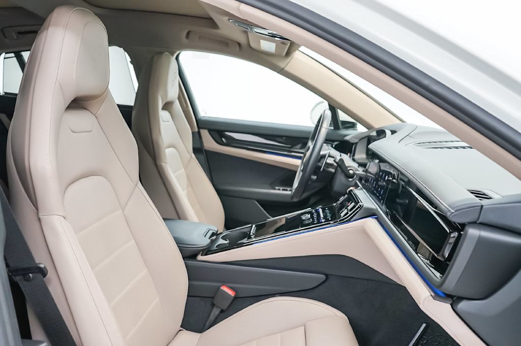 Thumbnail: 2025 Porsche Panamera - 12