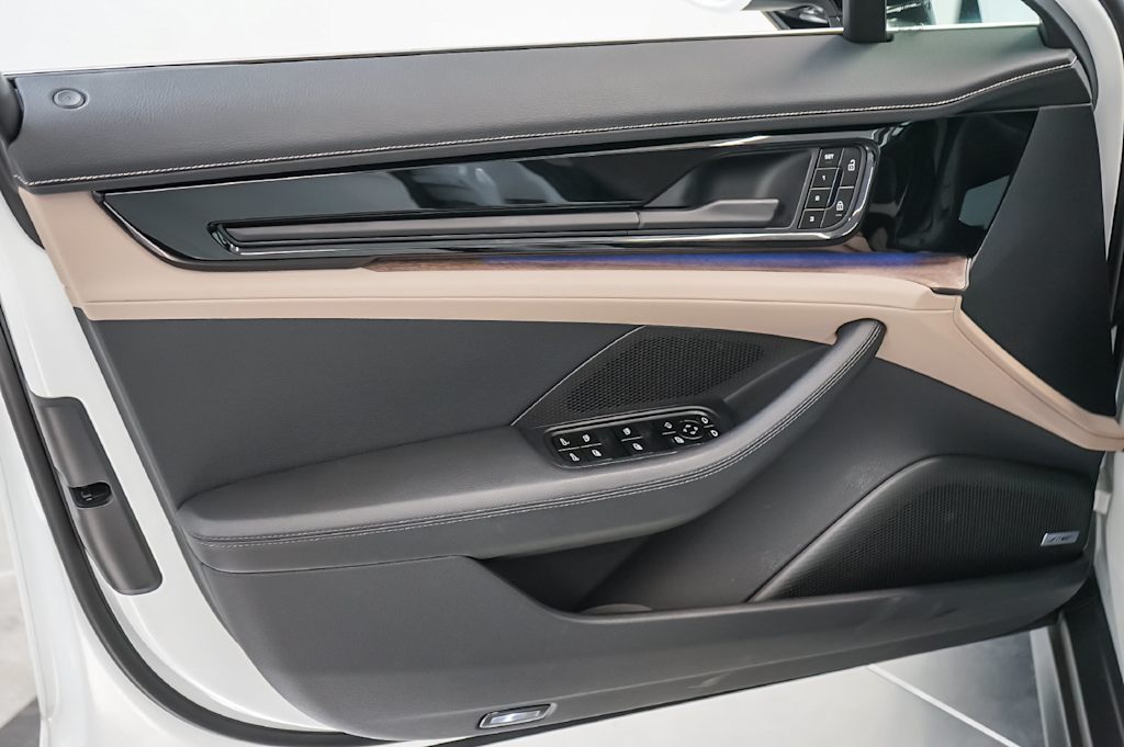 Thumbnail: 2025 Porsche Panamera - 29