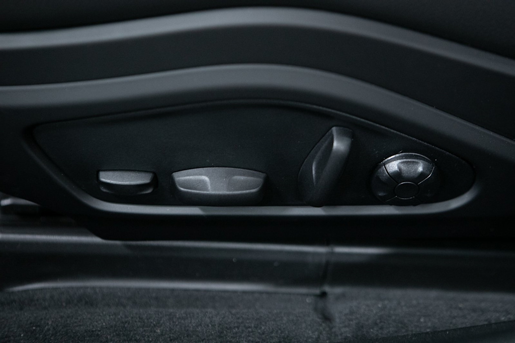 Thumbnail: 2025 Porsche Panamera - 20