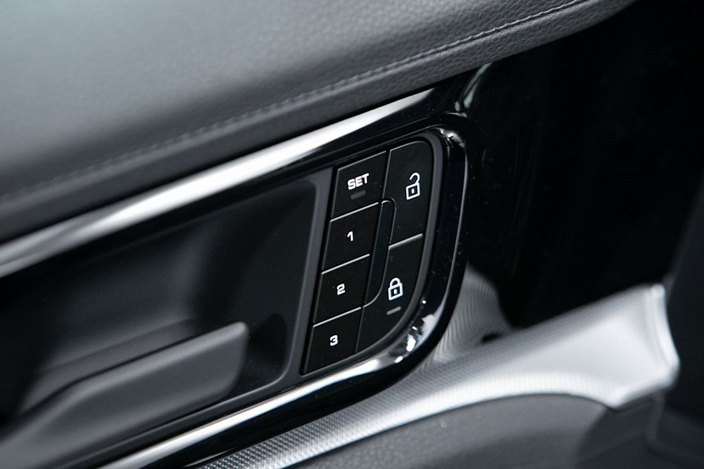 Thumbnail: 2025 Porsche Panamera - 22