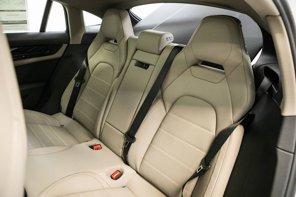 Thumbnail: 2026 Porsche Panamera - 32