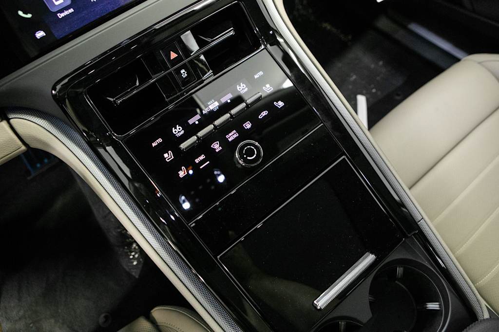 Thumbnail: 2026 Porsche Panamera - 13