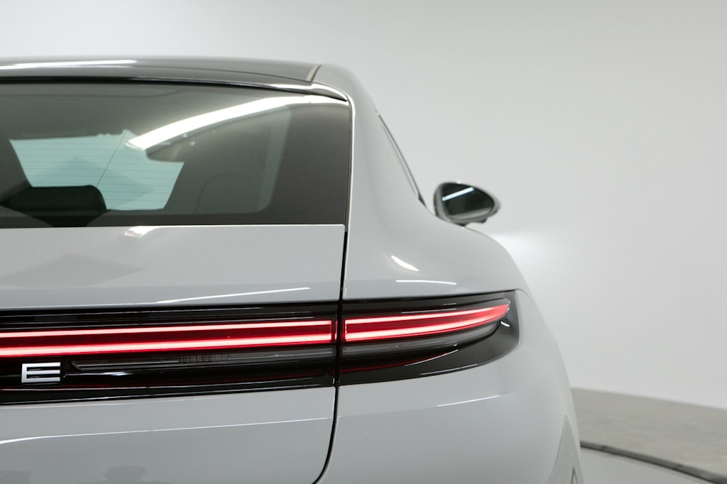 Thumbnail: 2026 Porsche Panamera - 36