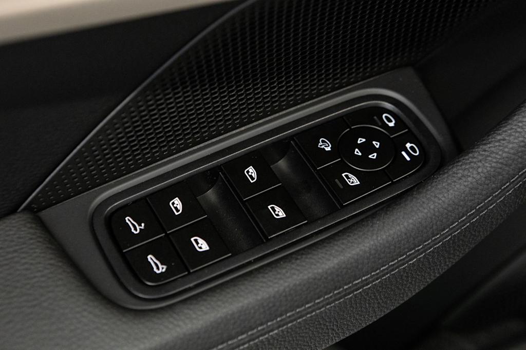 Thumbnail: 2026 Porsche Panamera - 23