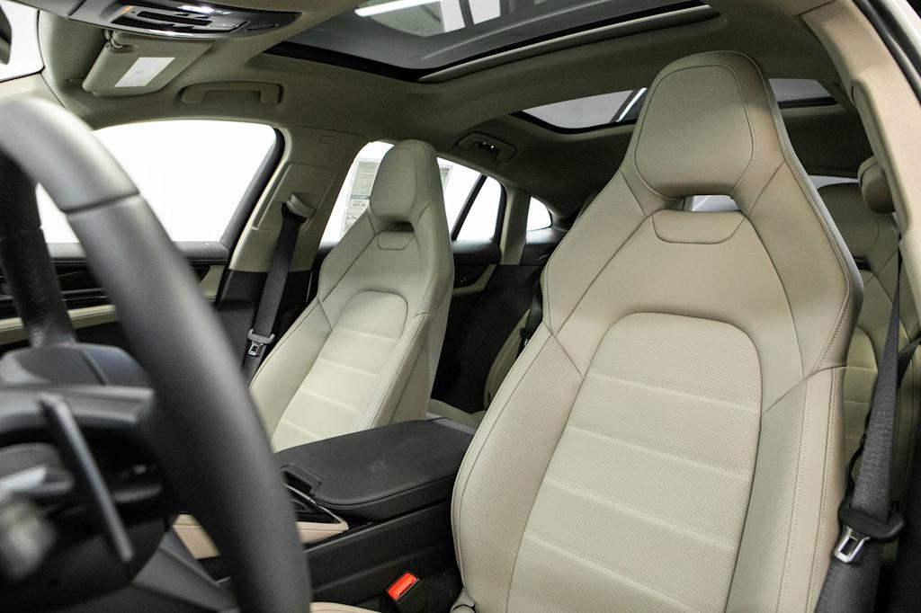 Thumbnail: 2026 Porsche Panamera - 9