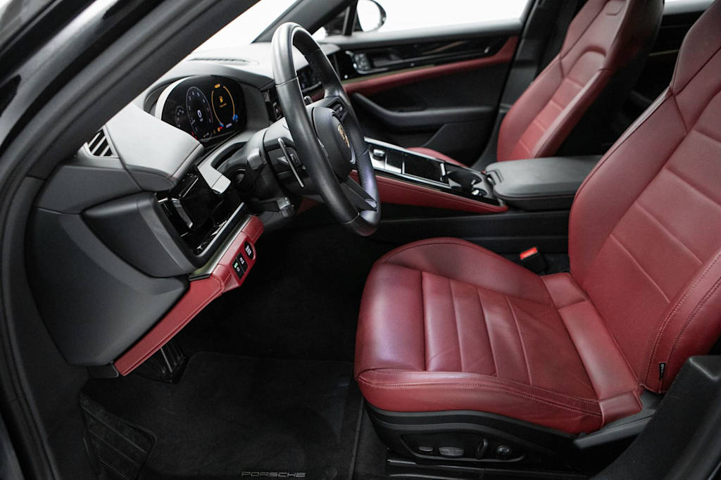 Thumbnail: 2024 Porsche Panamera - 9