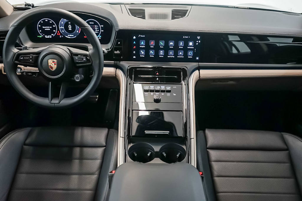 Thumbnail: 2025 Porsche Panamera - 10