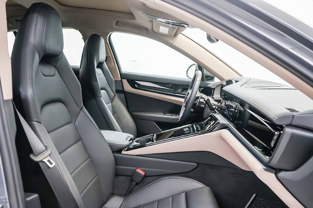 Thumbnail: 2025 Porsche Panamera - 12