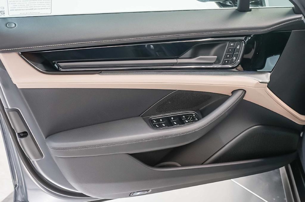 Thumbnail: 2025 Porsche Panamera - 29
