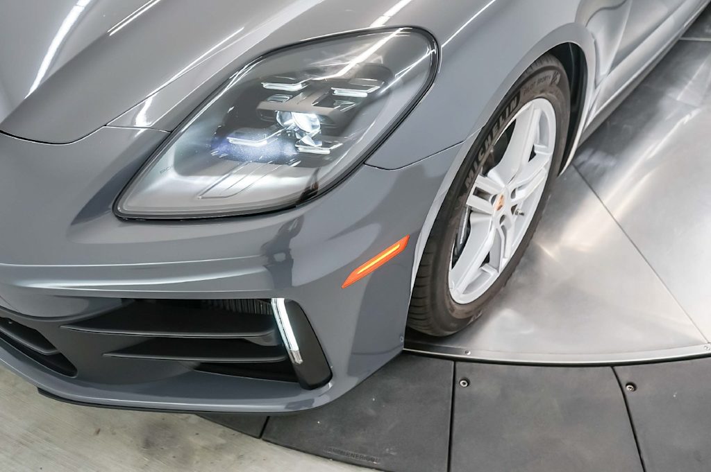 Thumbnail: 2025 Porsche Panamera - 25