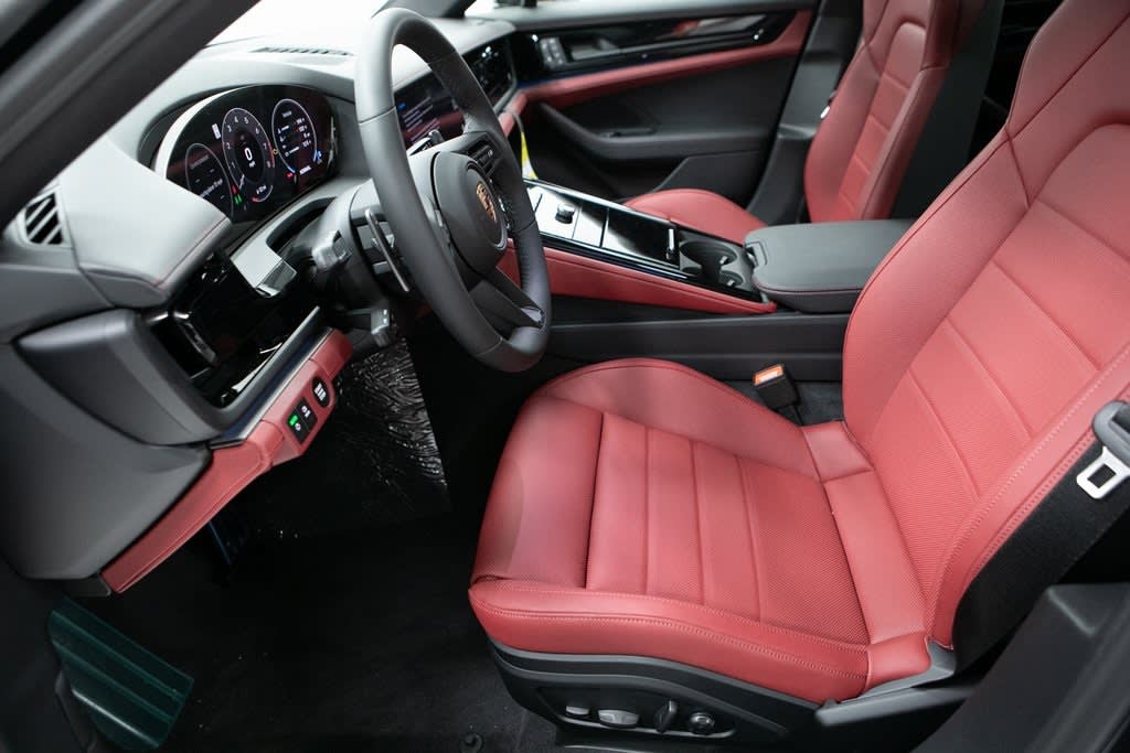 Thumbnail: 2025 Porsche Panamera - 9