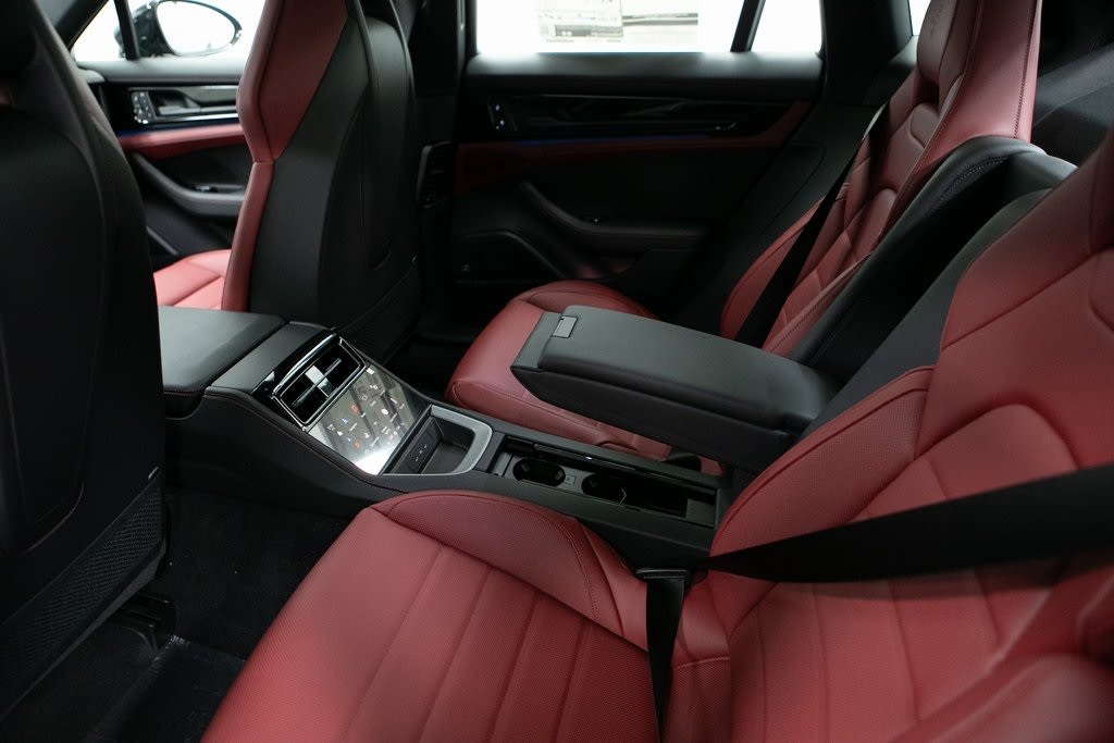 Thumbnail: 2025 Porsche Panamera - 10