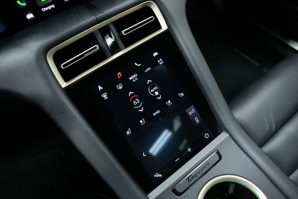 Thumbnail: 2022 Porsche Taycan - 23