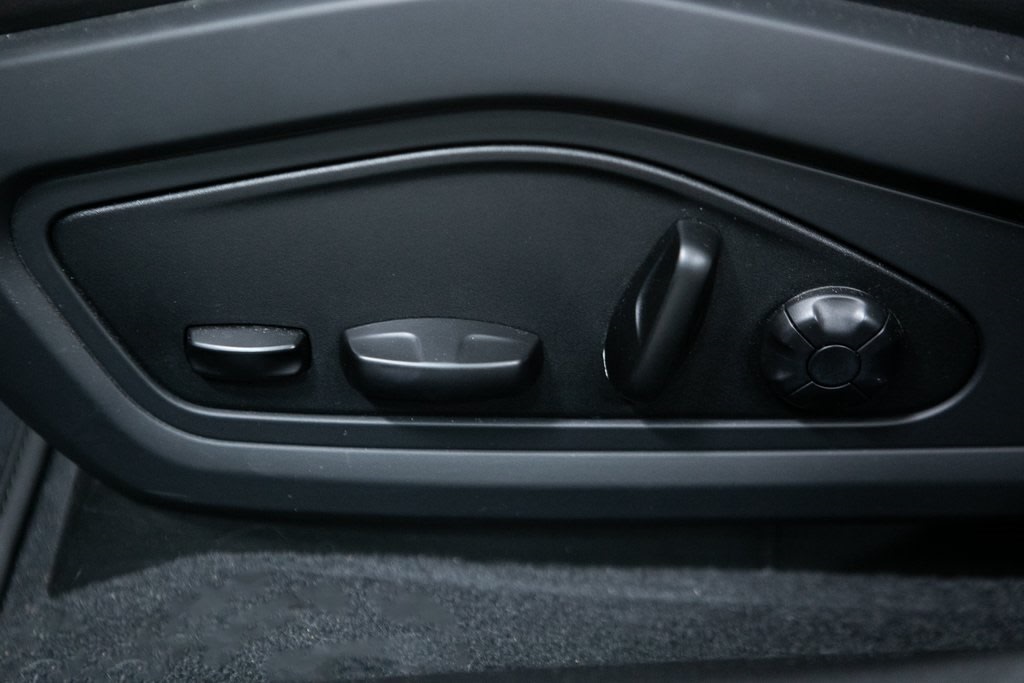 Thumbnail: 2022 Porsche Taycan - 19