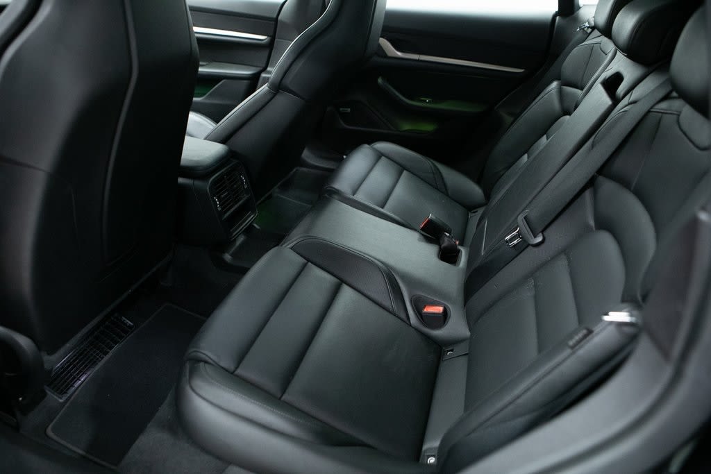 Thumbnail: 2022 Porsche Taycan - 10