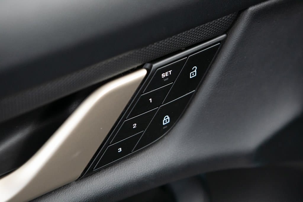 Thumbnail: 2022 Porsche Taycan - 21