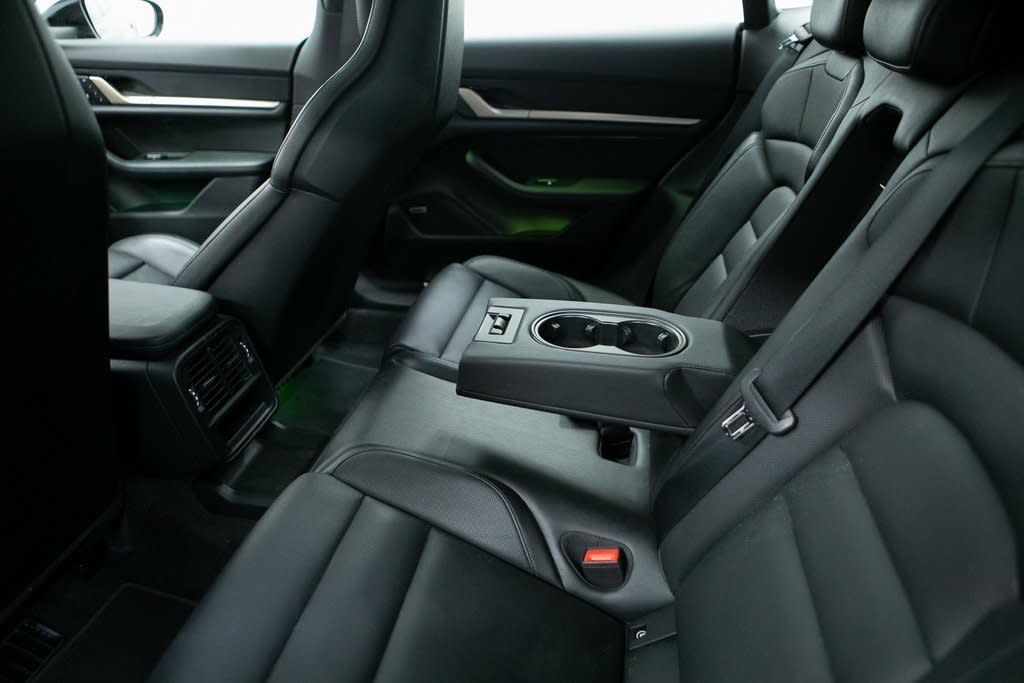 Thumbnail: 2022 Porsche Taycan - 29