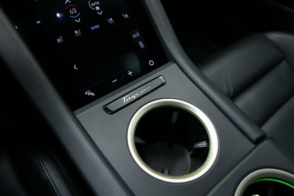 Thumbnail: 2022 Porsche Taycan - 25