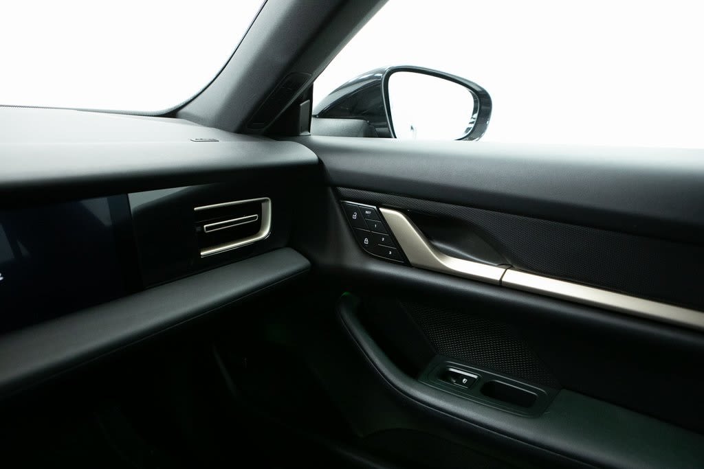 Thumbnail: 2022 Porsche Taycan - 26