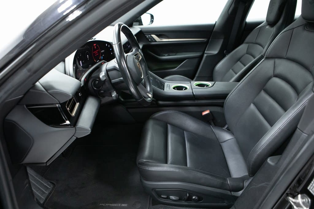 Thumbnail: 2022 Porsche Taycan - 9