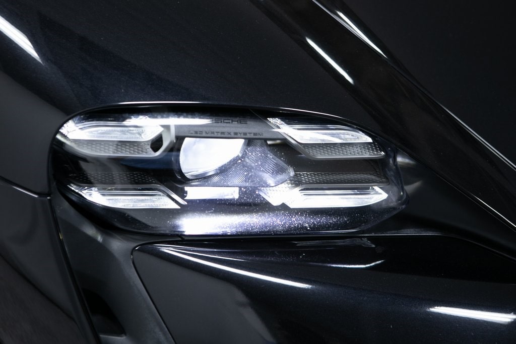 Thumbnail: 2022 Porsche Taycan - 32