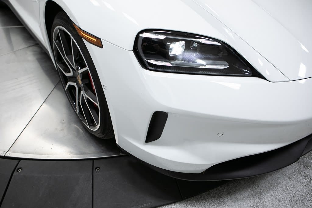 Thumbnail: 2025 Porsche Taycan - 18