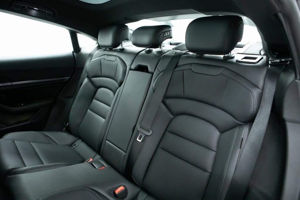 Thumbnail: 2025 Porsche Taycan - 31